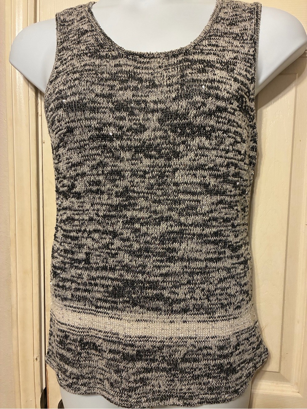 Antonio Melani Marled Knit Tank Top sweater in grey/Black & white